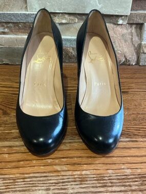 Christian Louboutin Black Leather Simple Pumps